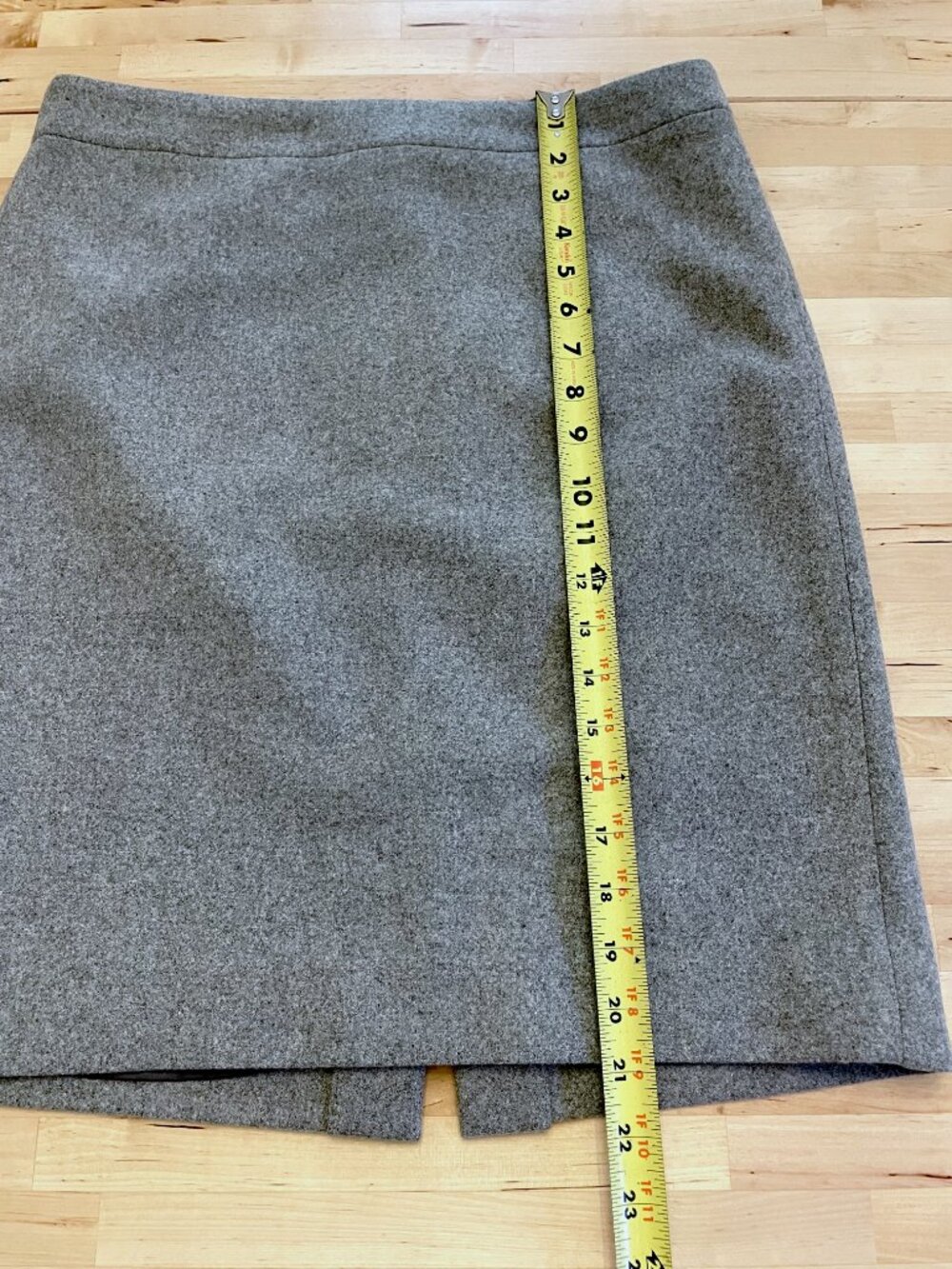 J.Crew Gray Wool Pencil Skirt w/ Rear Slit, Sz 6, Classic Office Siren - Picture 13 of 14